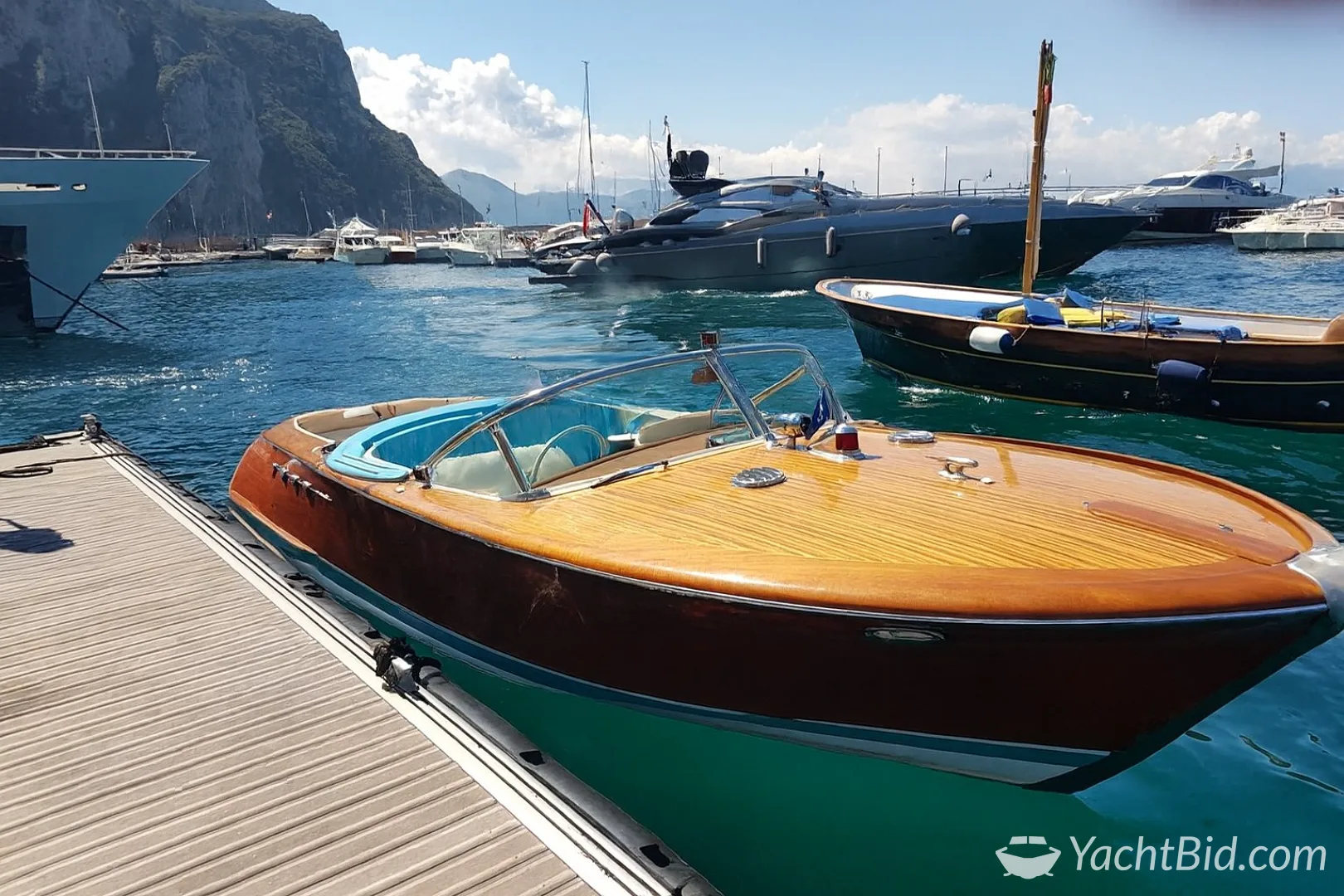 Tijdloze Italiaanse perfectie: de Riva Aquarama 220 in veiling