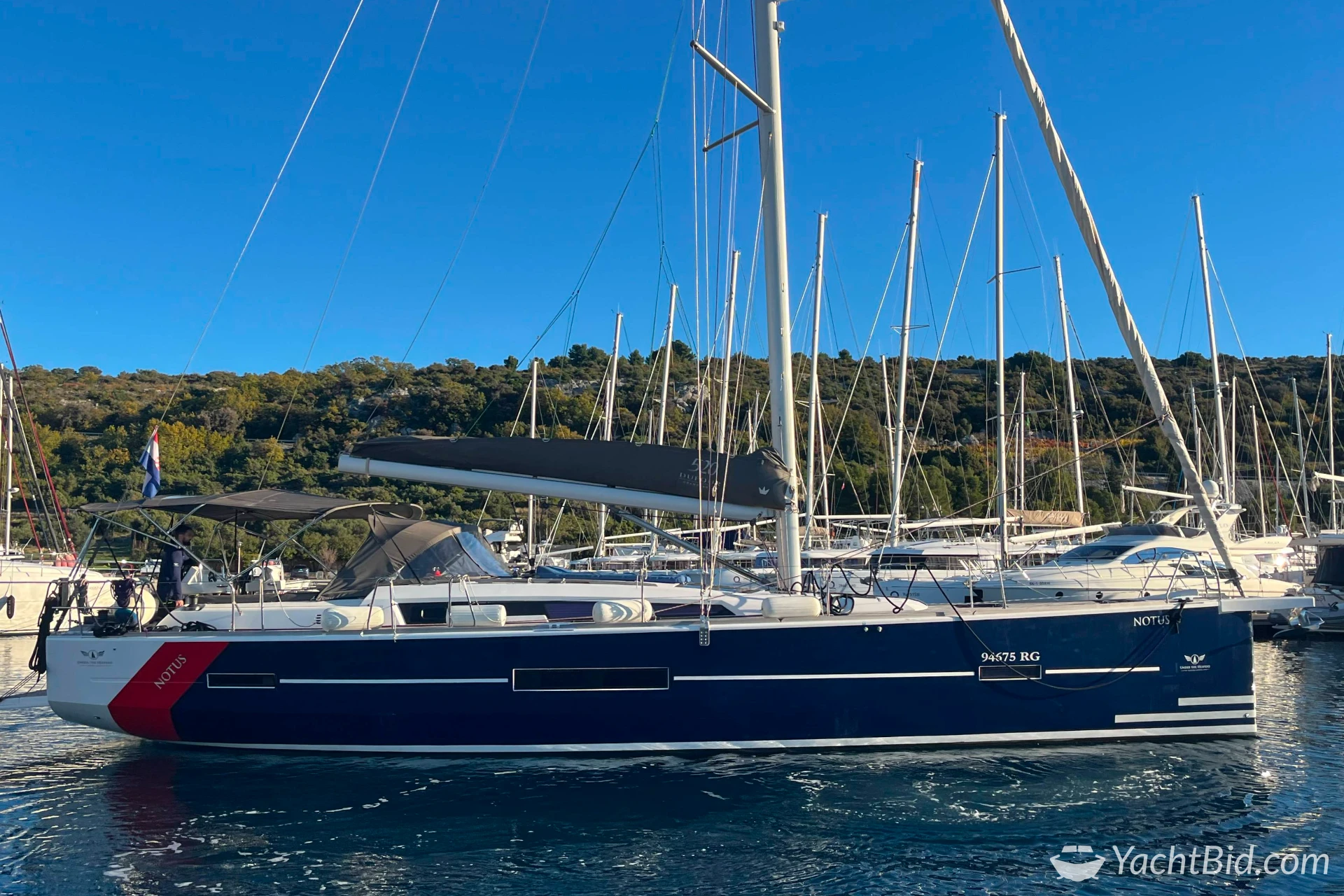Ruimte, comfort en zelfverzekerd zeilen: de Dufour 520 Grand Large in veiling