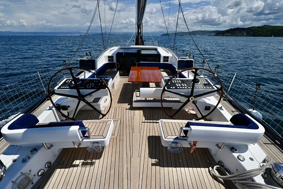 Oyster 885 16