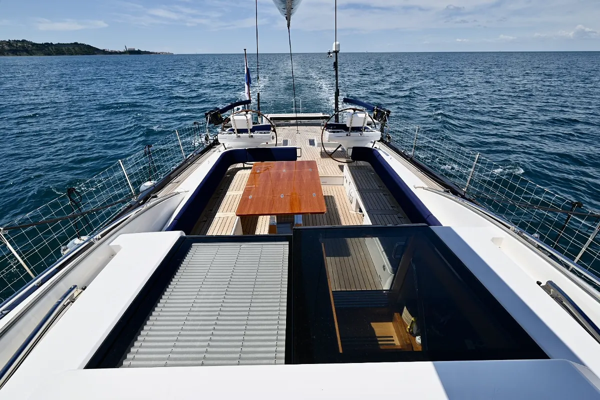 Oyster 885 17