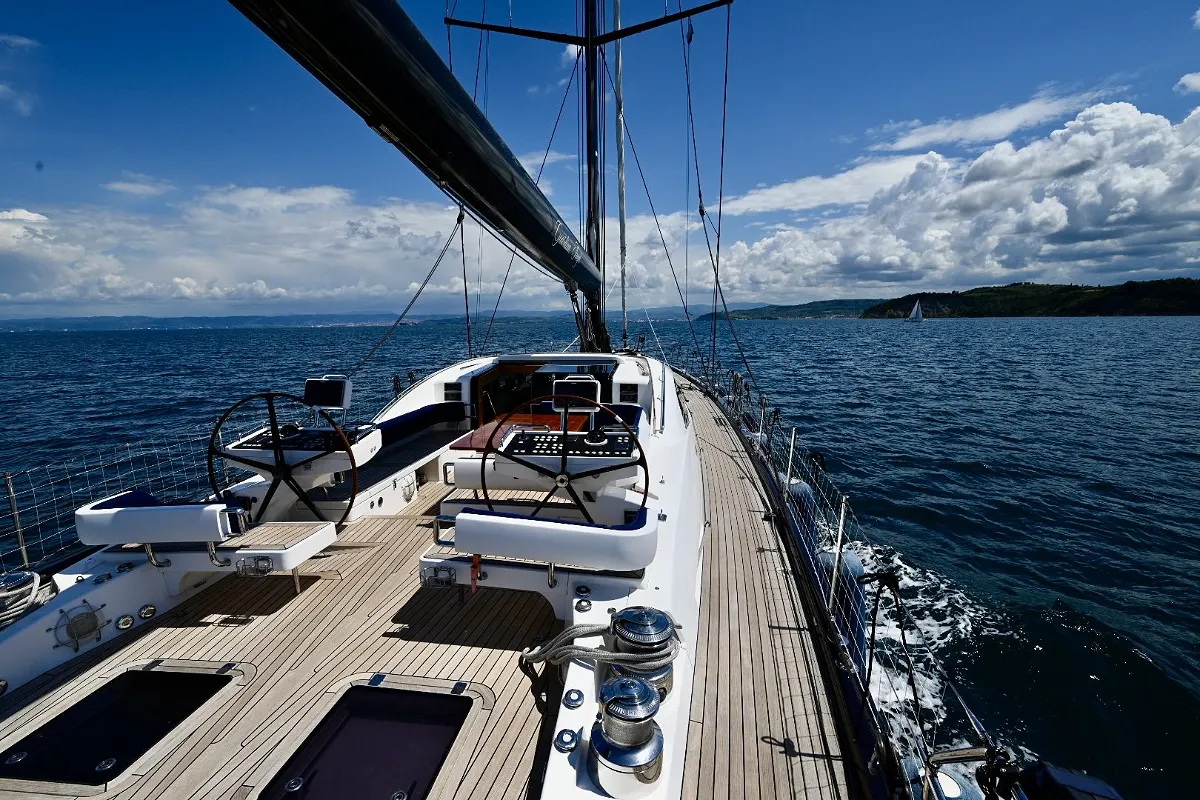 Oyster 885 30
