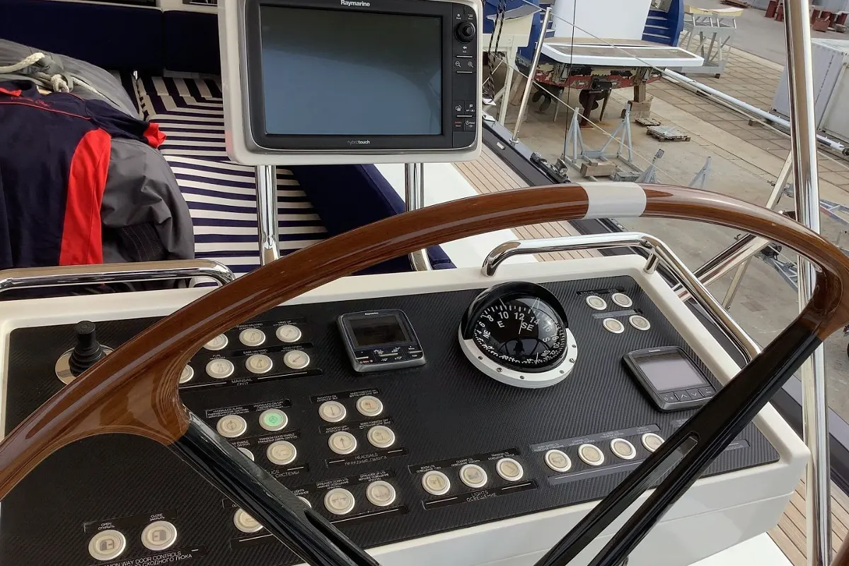 Oyster 885 33