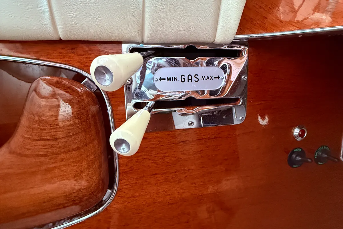 Riva Aquarama 220 35