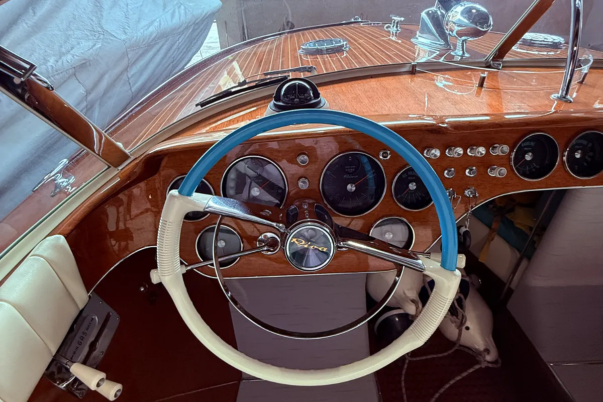 Riva Aquarama 220 32