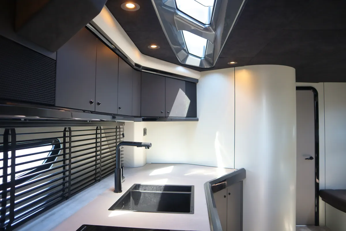 Sunseeker Predator 56 35