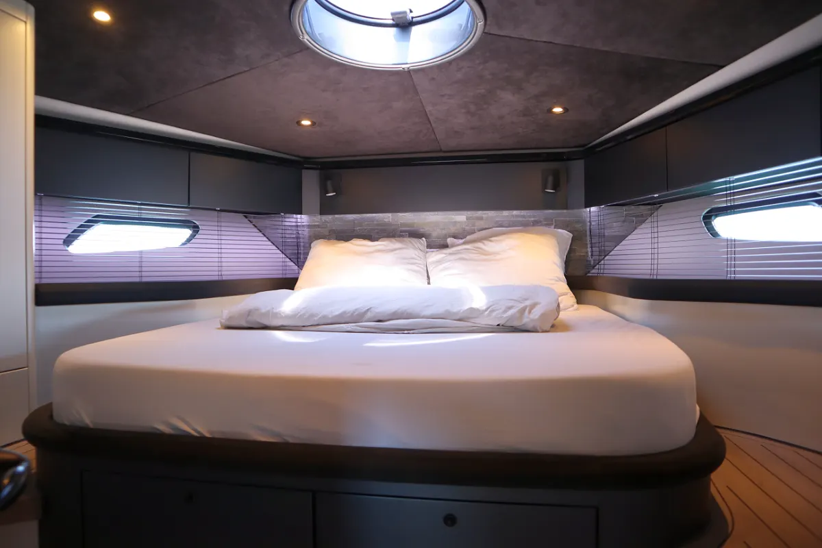 Sunseeker Predator 56 40