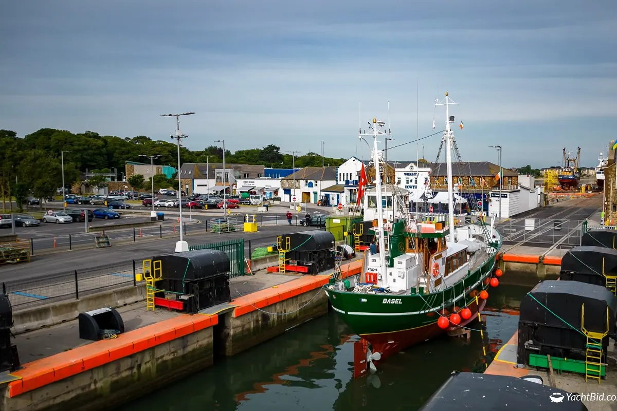 Dutch Trawler Yacht 17