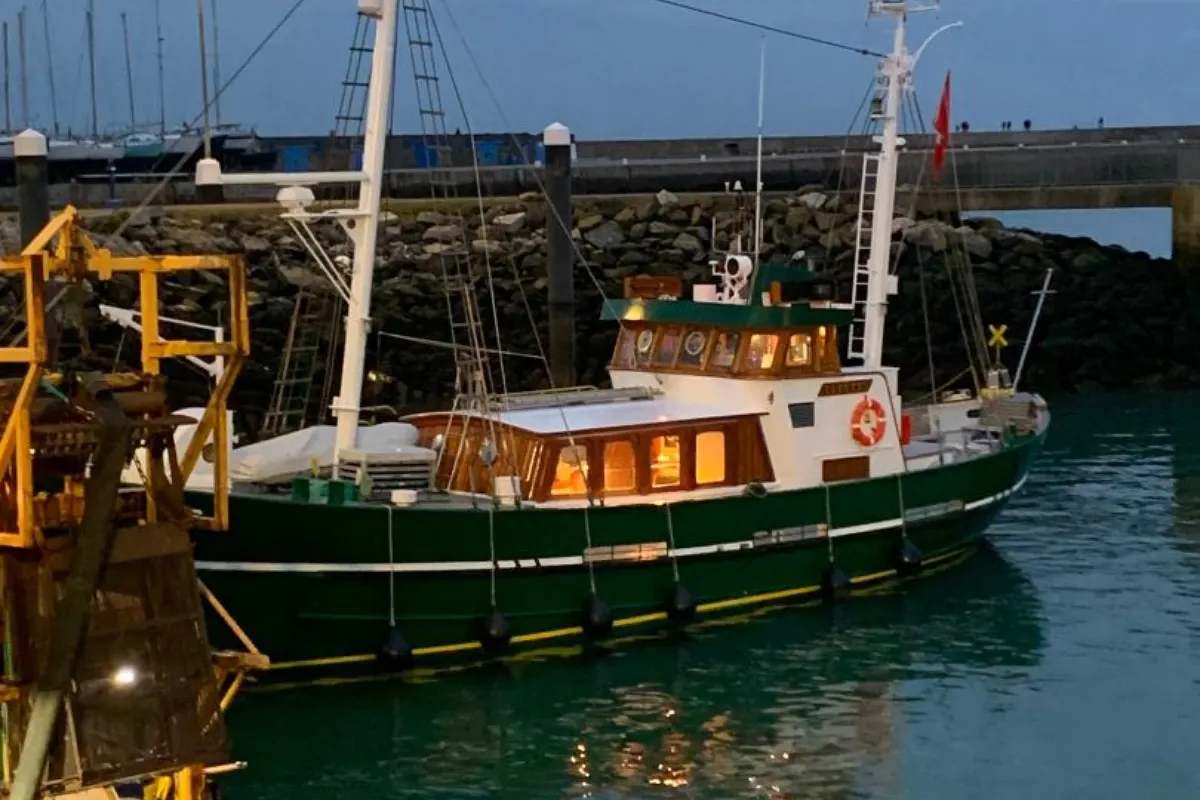 Dutch Trawler Yacht 20