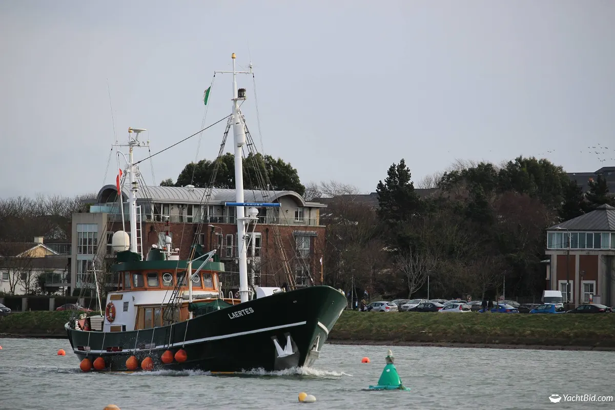 Dutch Trawler Yacht 23