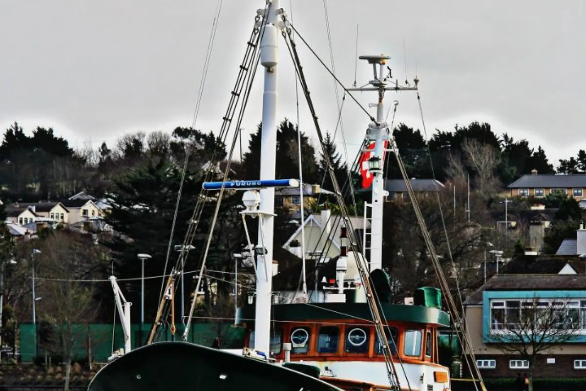 Dutch Trawler Yacht 24
