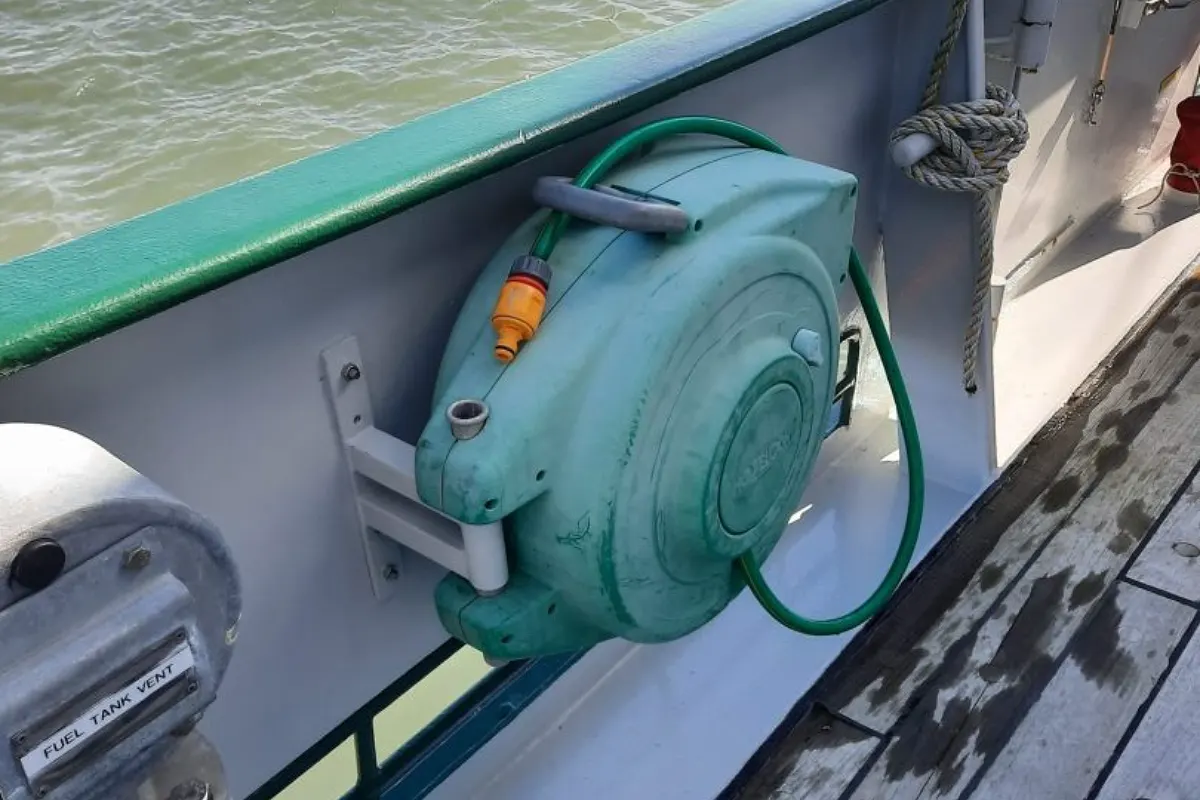 Dutch Trawler Yacht 25