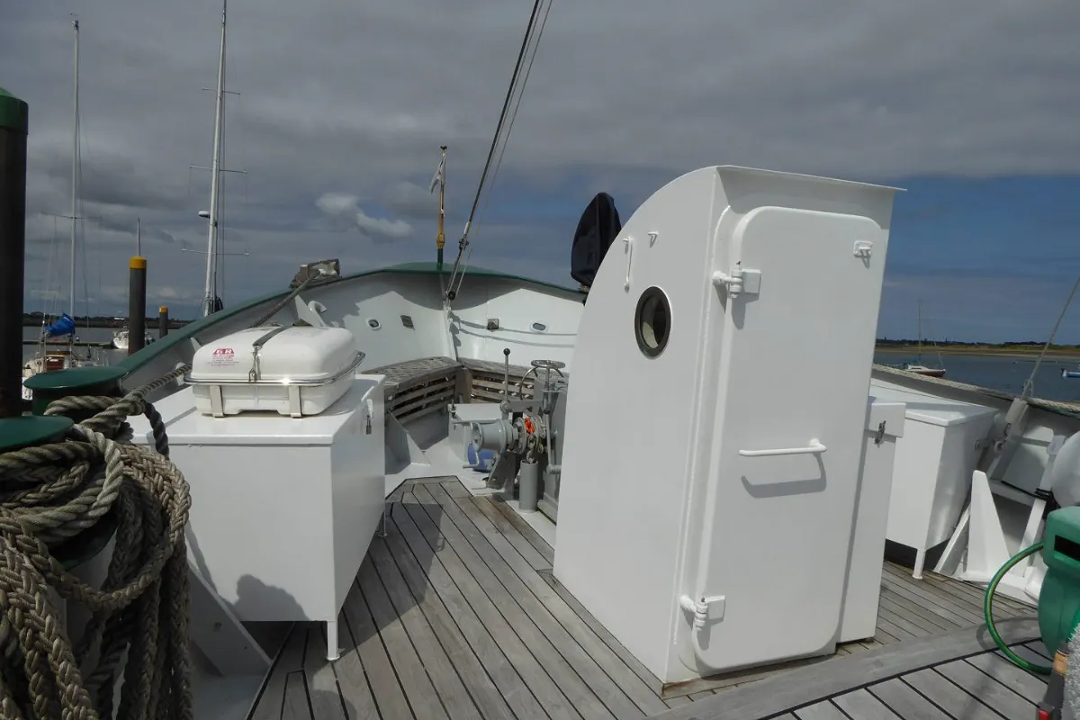 Dutch Trawler Yacht 28