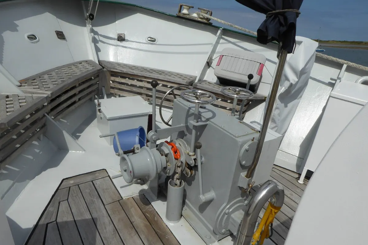 Dutch Trawler Yacht 29