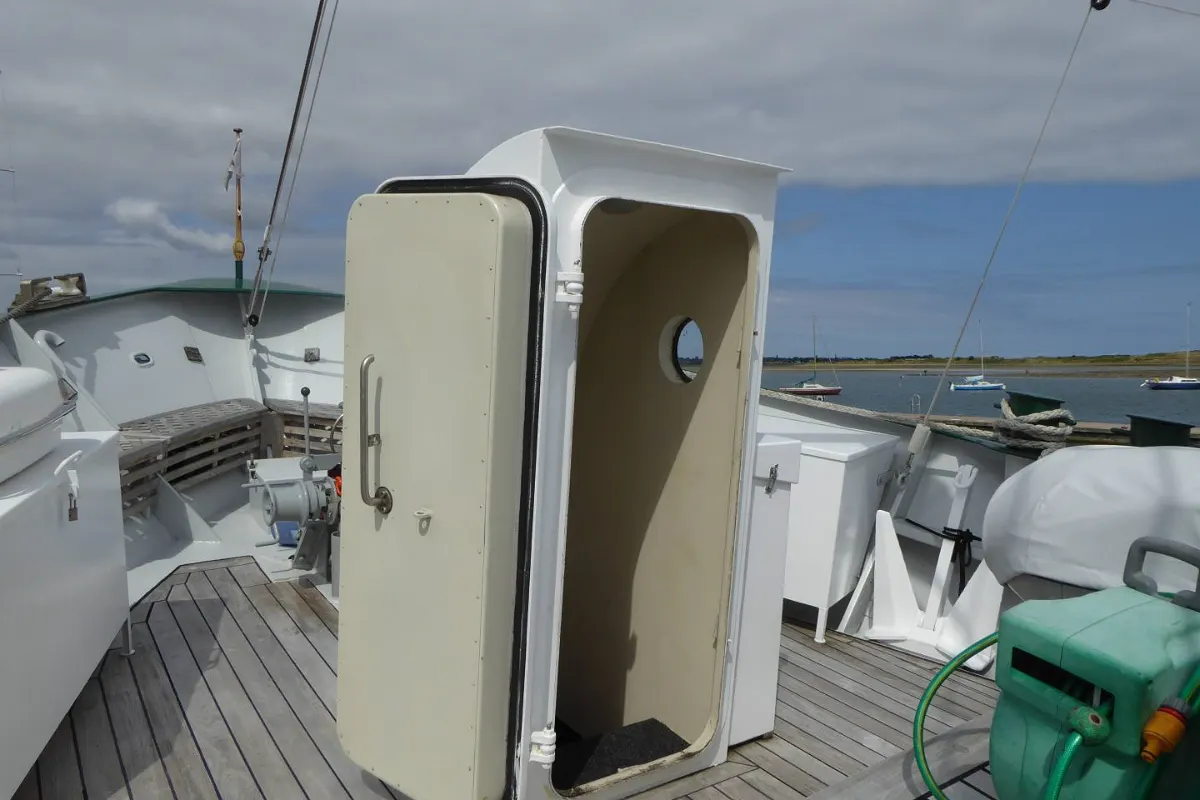 Dutch Trawler Yacht 30