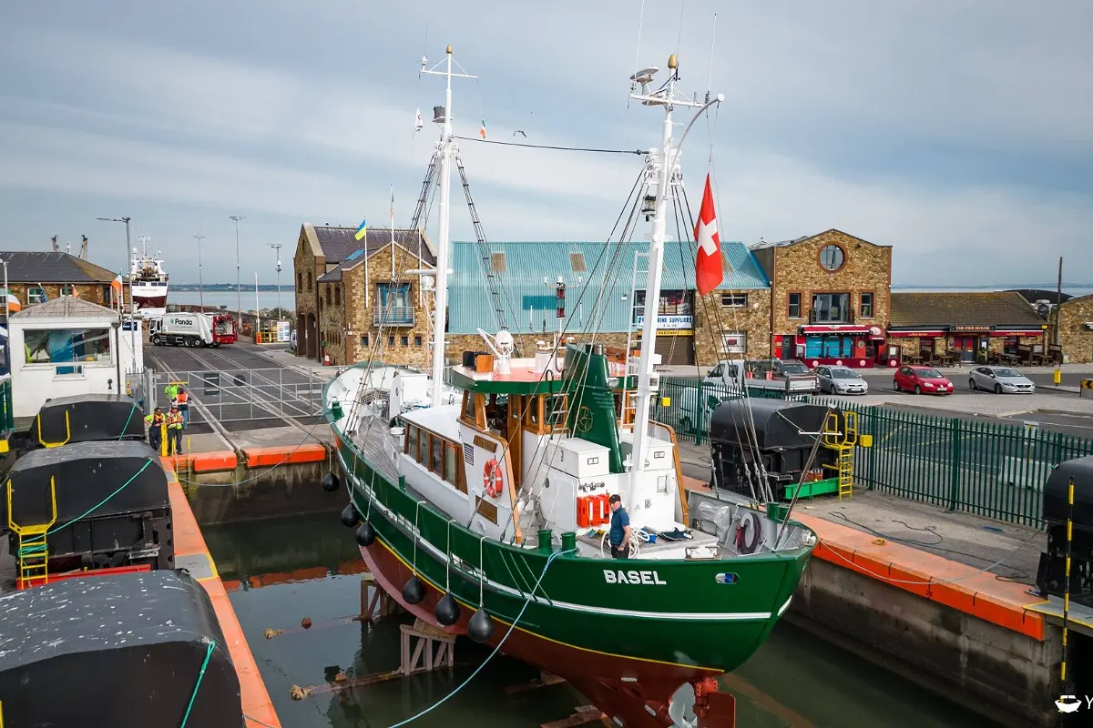 Dutch Trawler Yacht 37