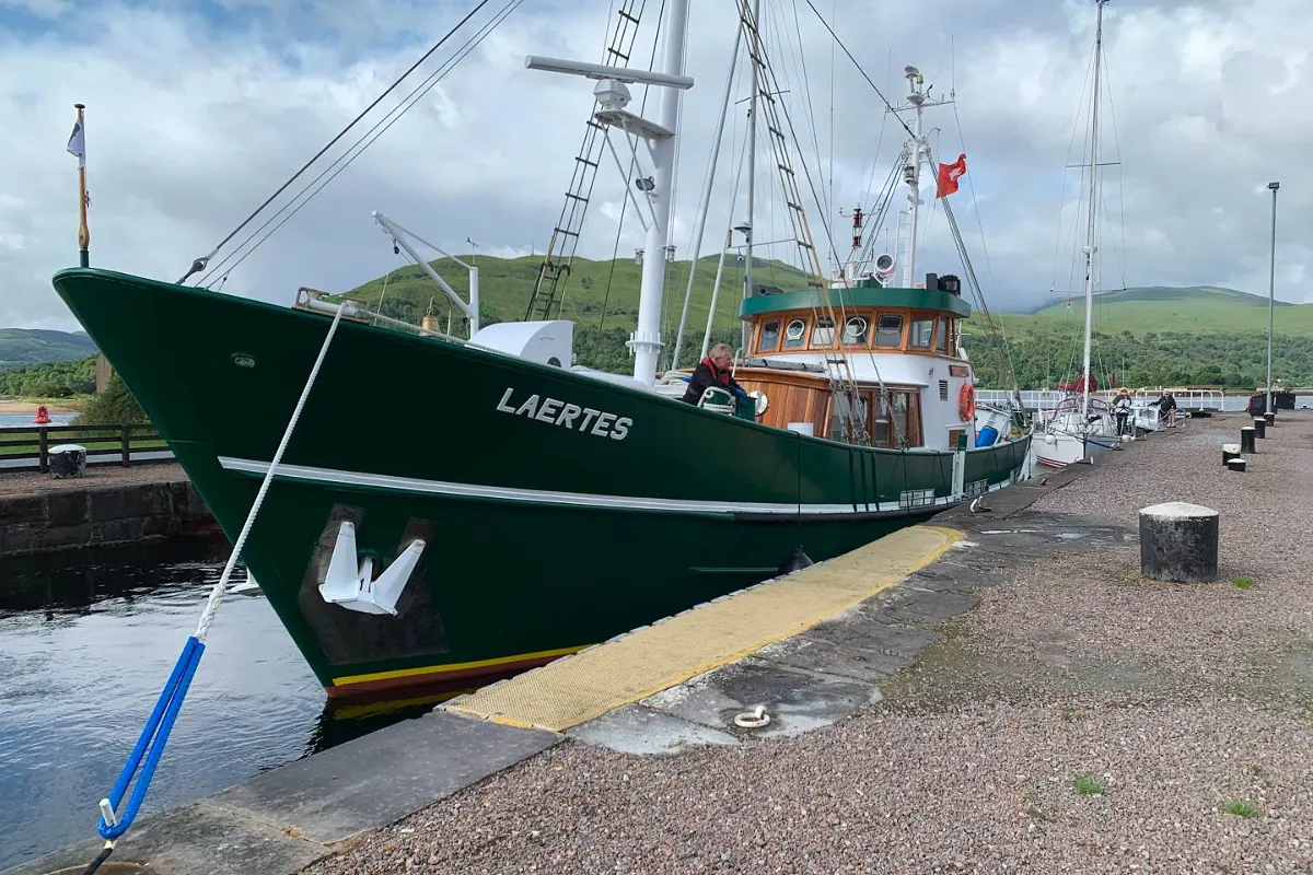 Dutch Trawler Yacht 43