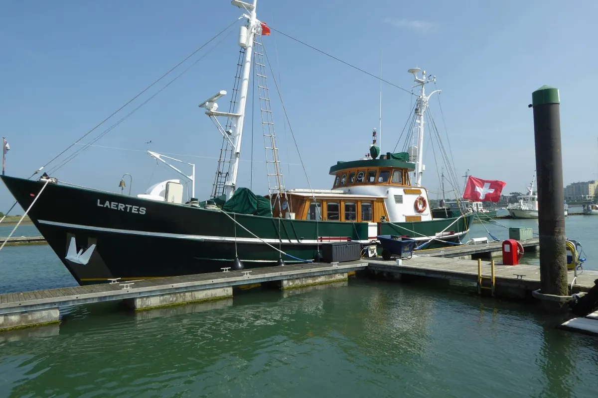 Dutch Trawler Yacht 50