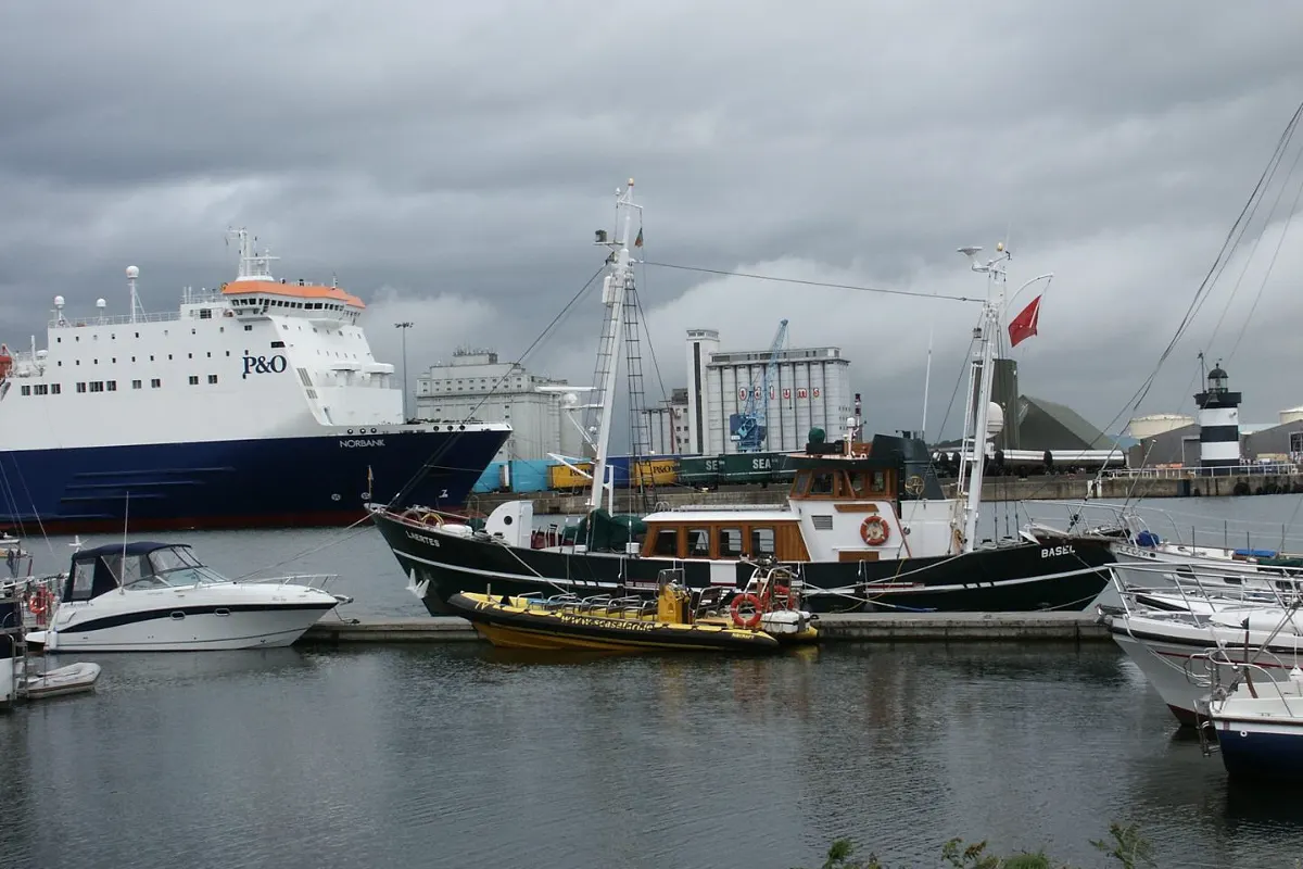 Dutch Trawler Yacht 51