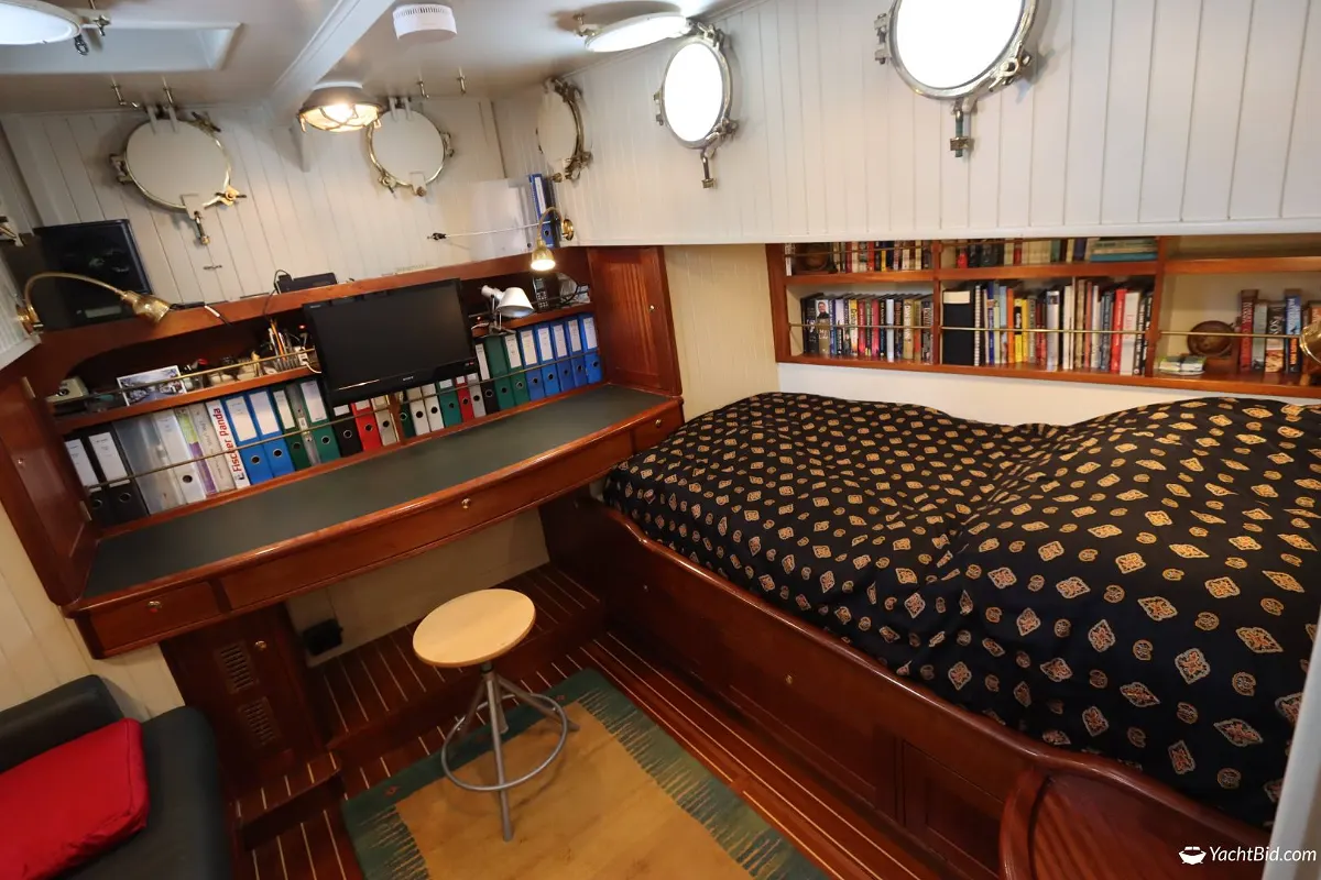 Dutch Trawler Yacht 64