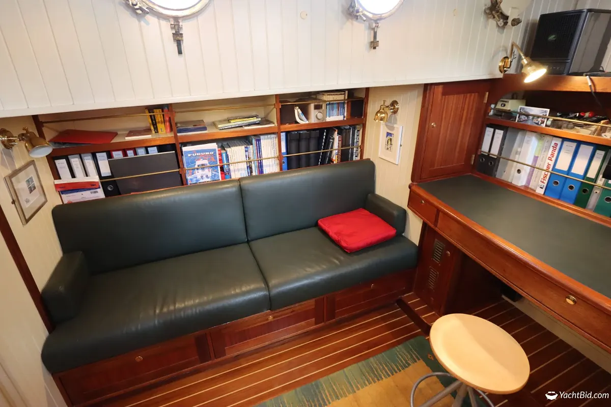 Dutch Trawler Yacht 66
