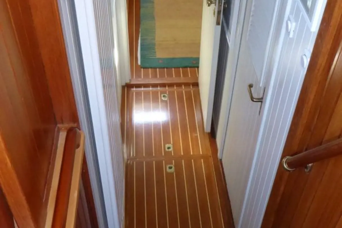 Dutch Trawler Yacht 106
