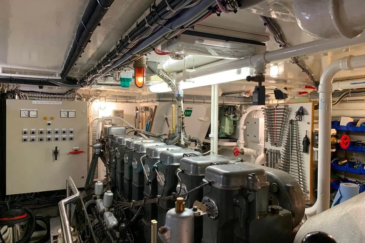 Dutch Trawler Yacht 117