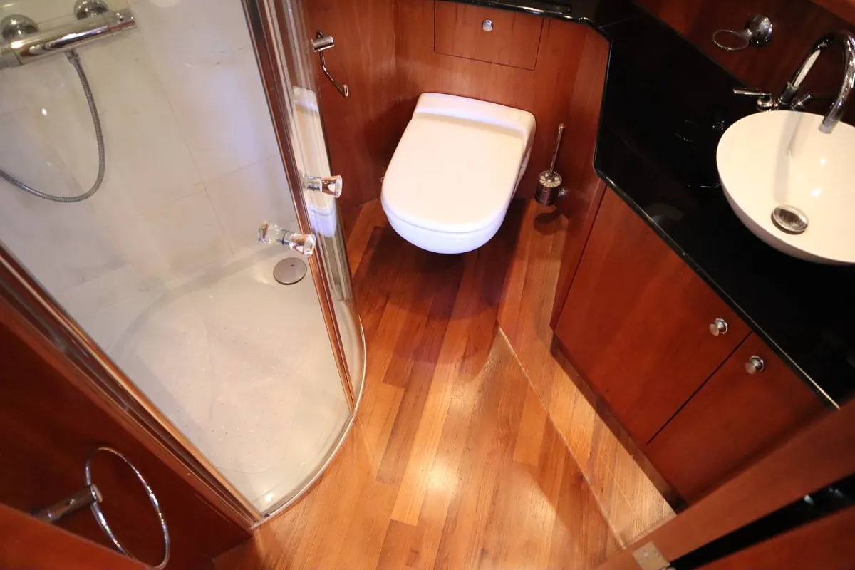 Van der Valk Continental 15.50 83