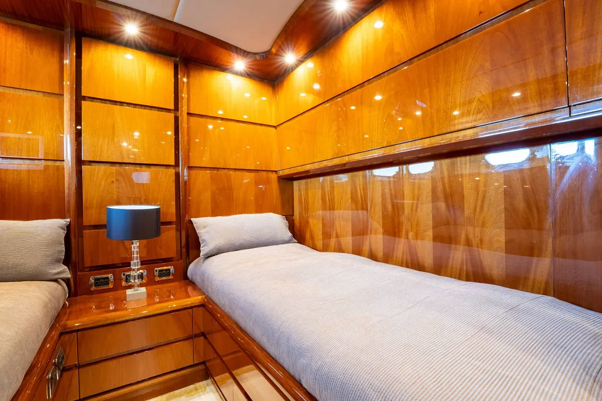 Astondoa 102 GLX 106