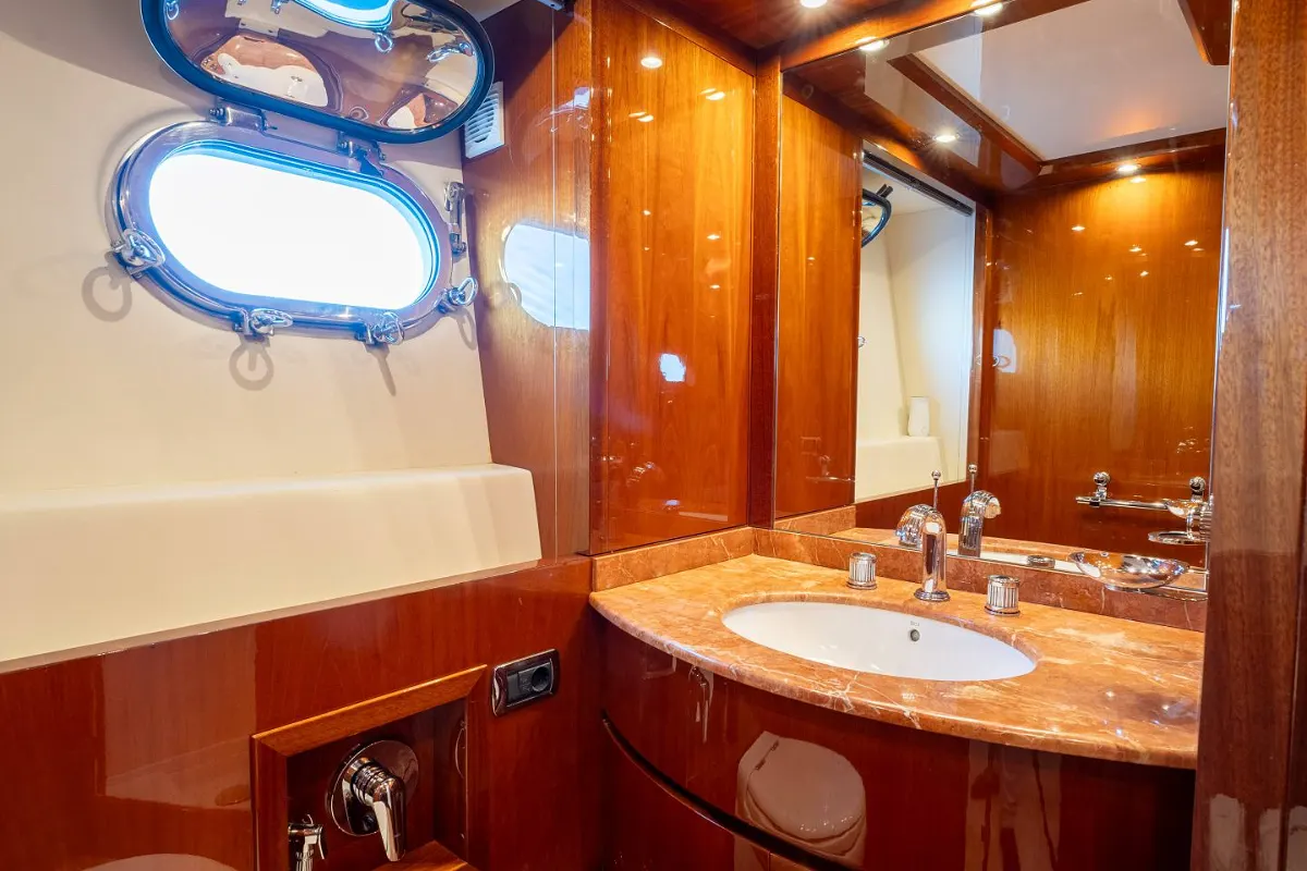Astondoa 102 GLX 111