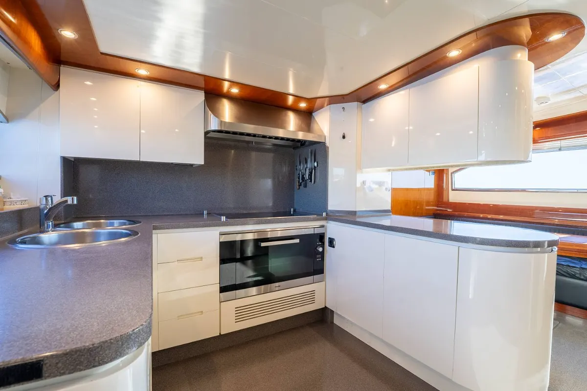 Astondoa 102 GLX 122