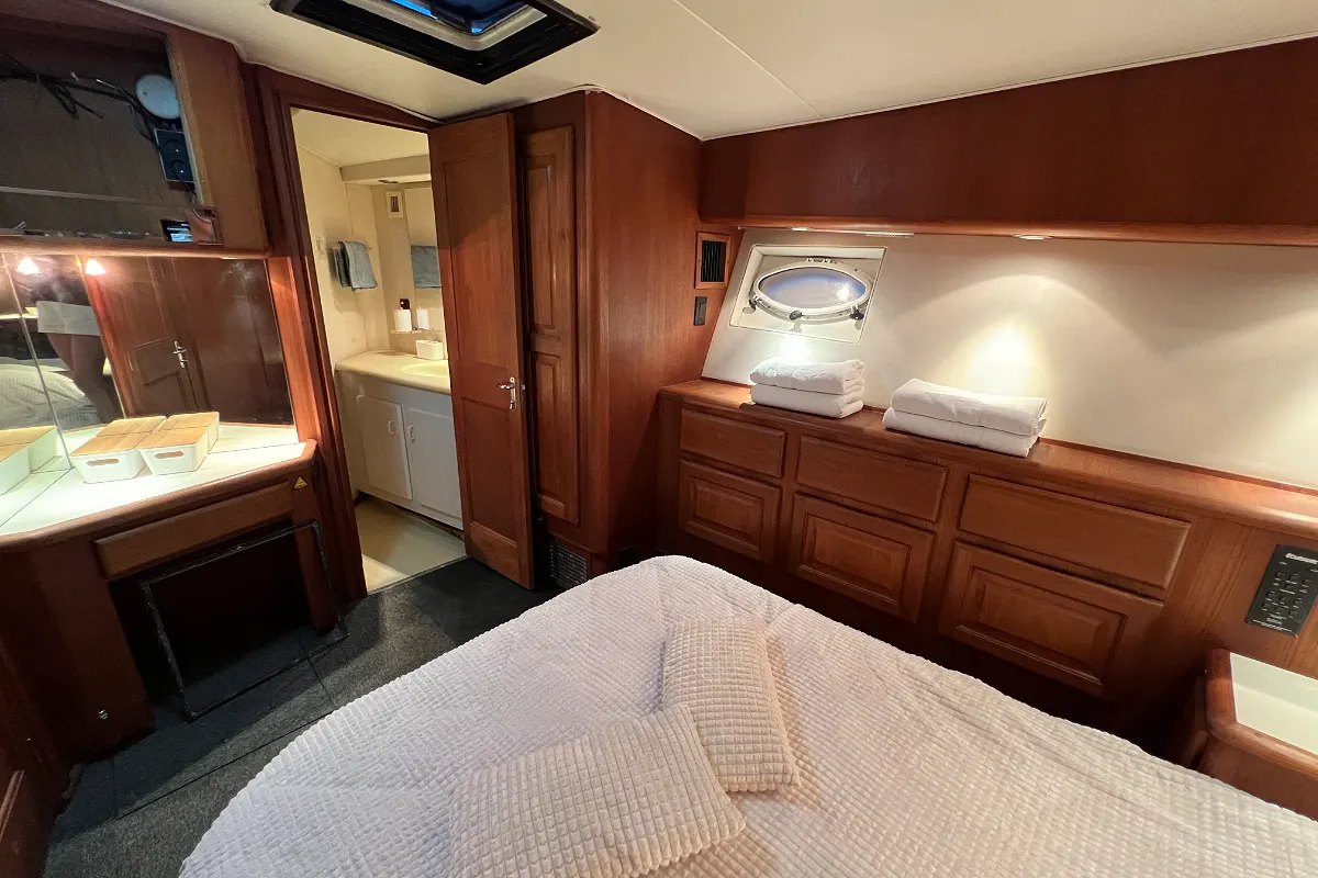 Viking Yachts 50 Convertible 20