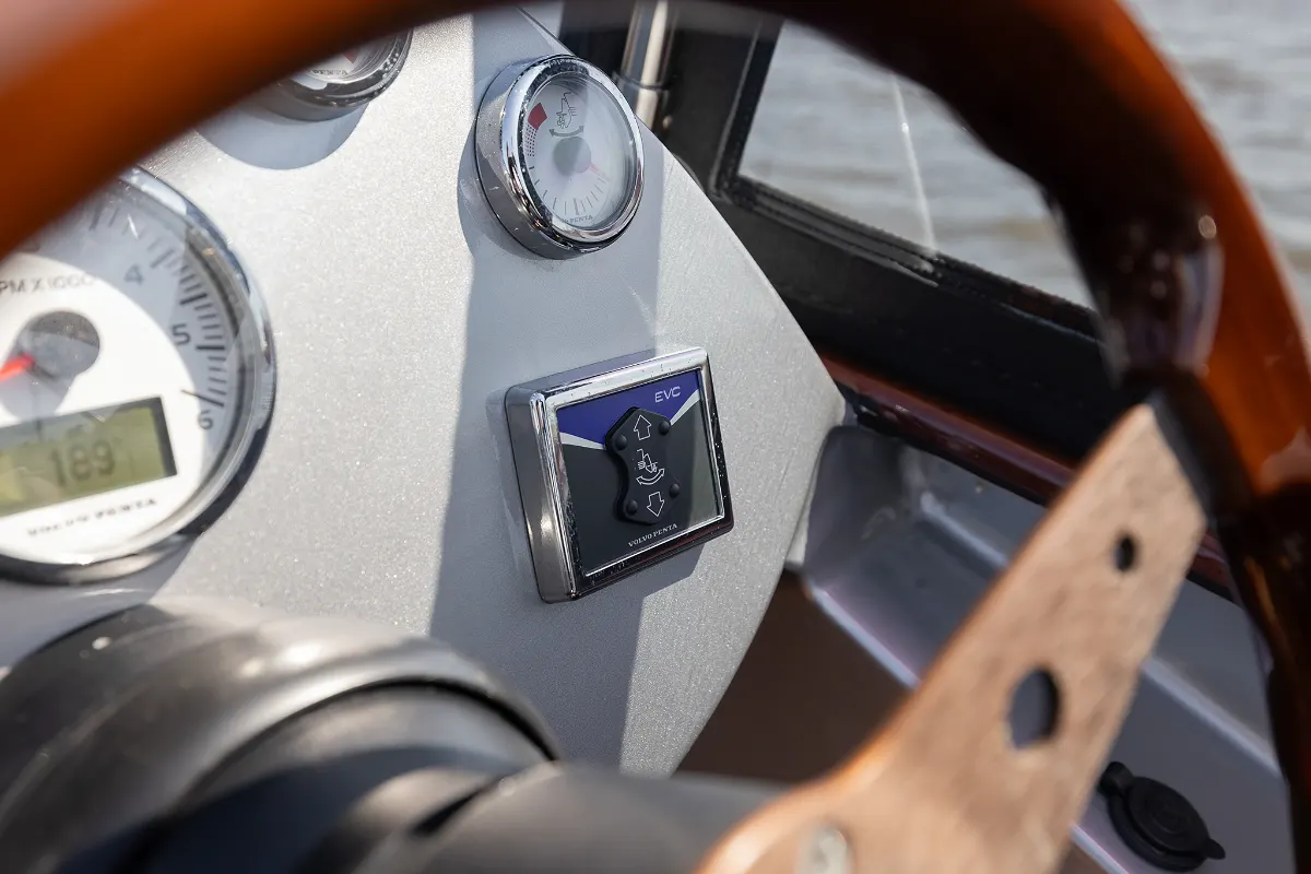 Custom Aluminium Tender 30
