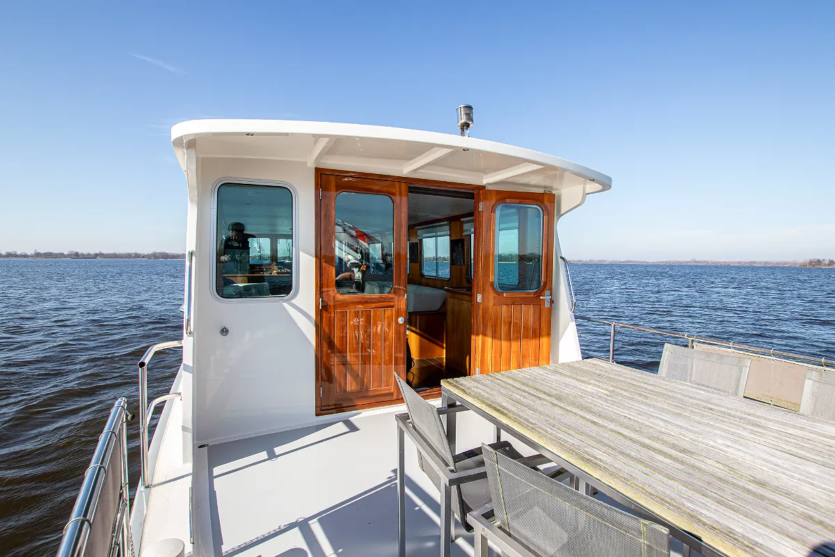 Live Aboard 1800 20