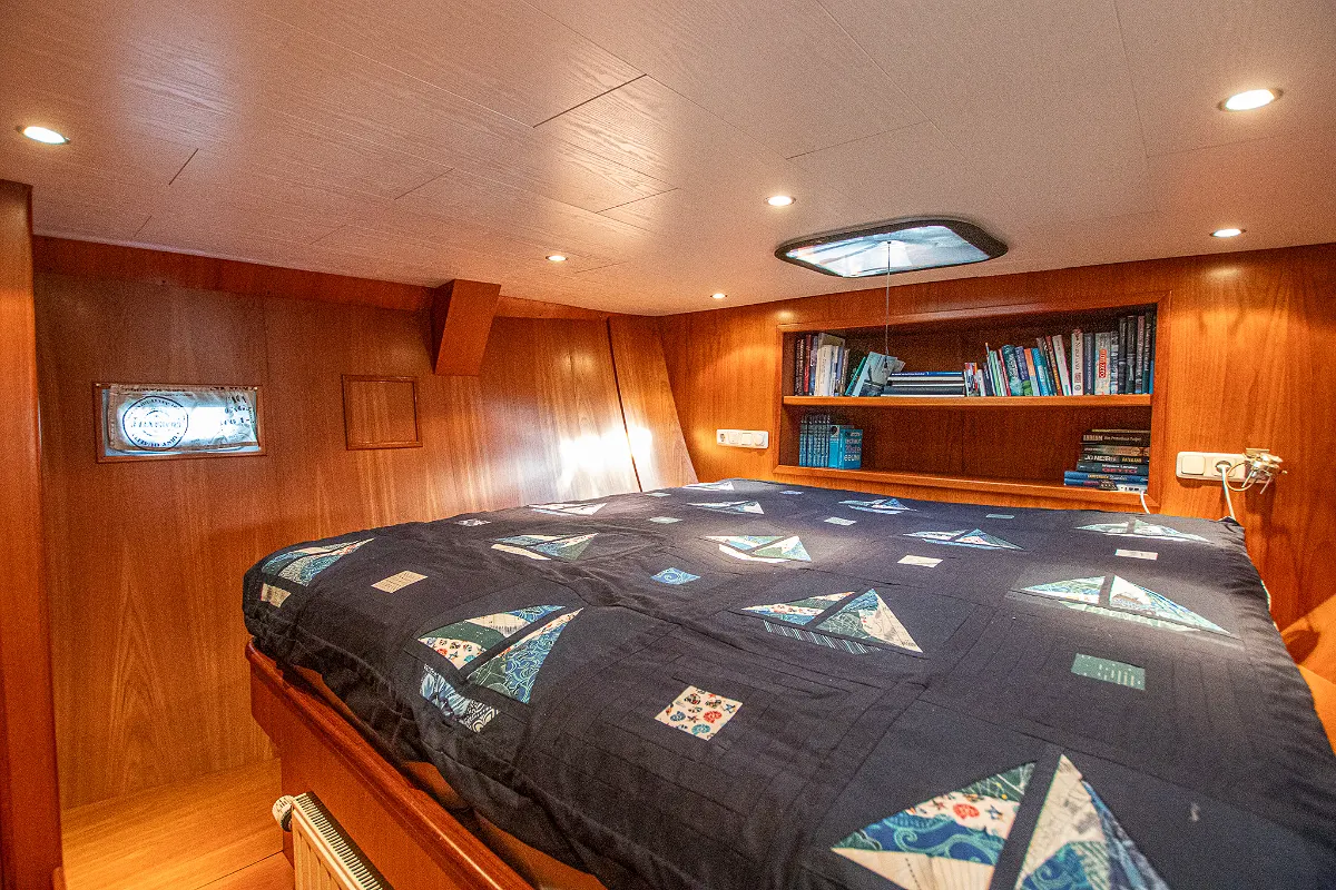 Live Aboard 1800 7