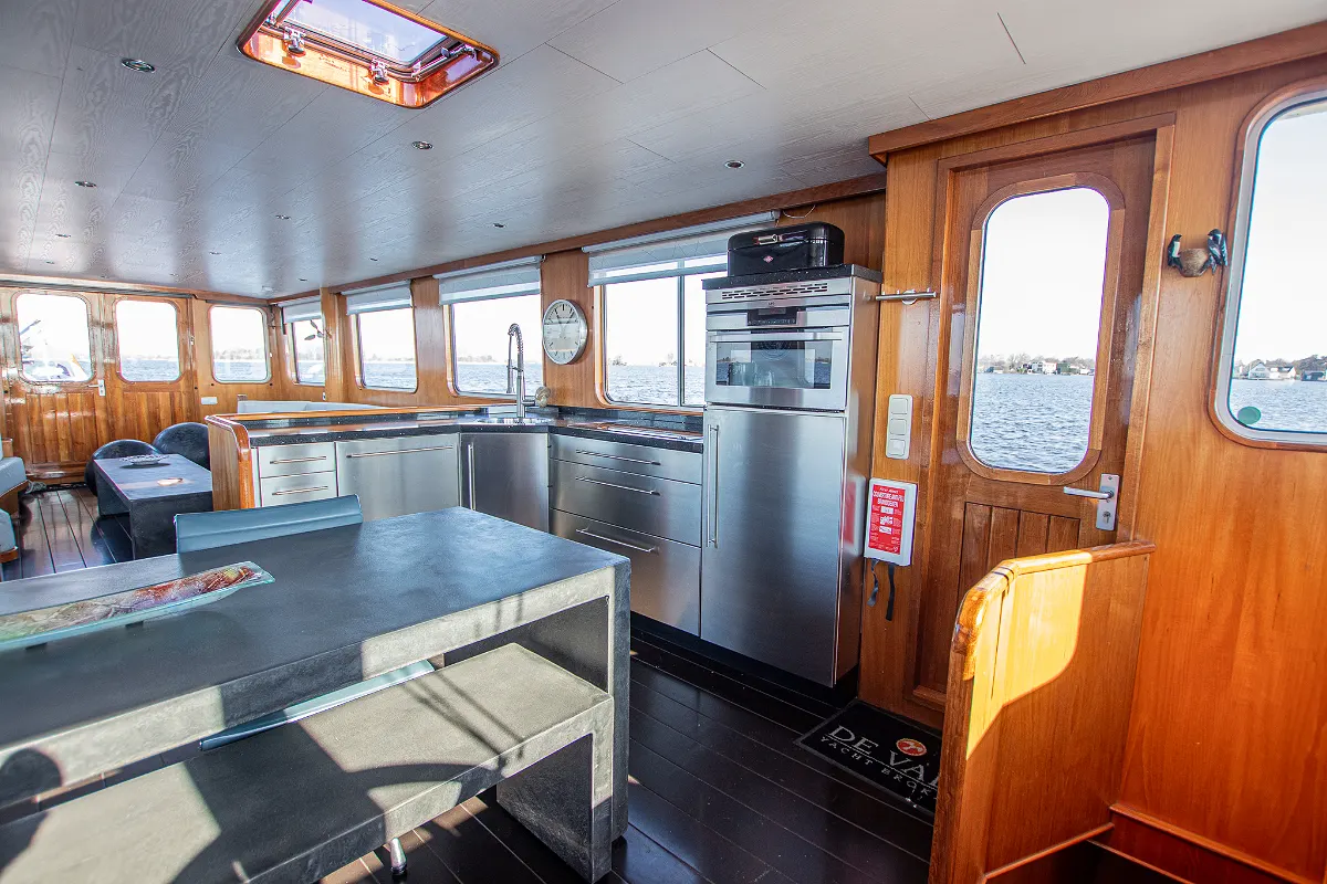 Live Aboard 1800 48