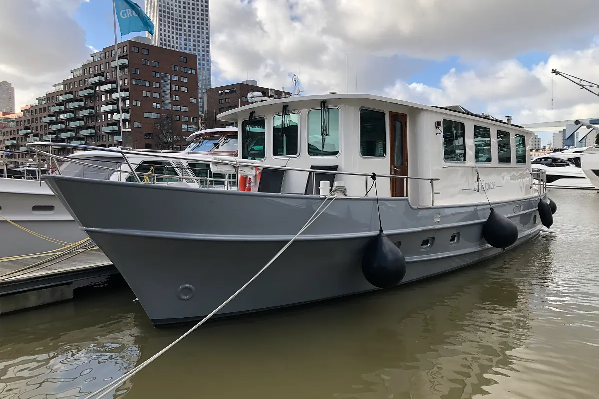 Live Aboard 1800 34