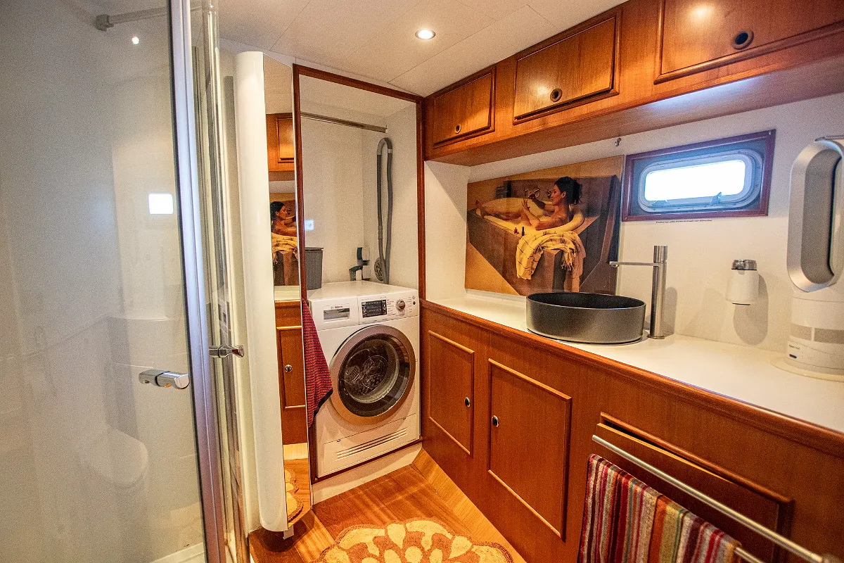 Live Aboard 1800 43