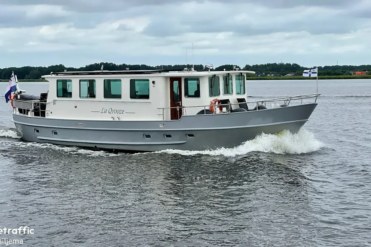 Live Aboard 1800 33