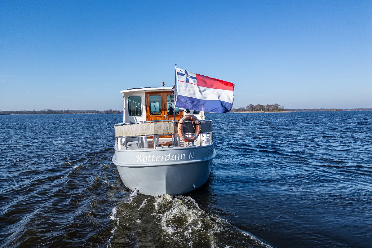 Live Aboard 1800 29
