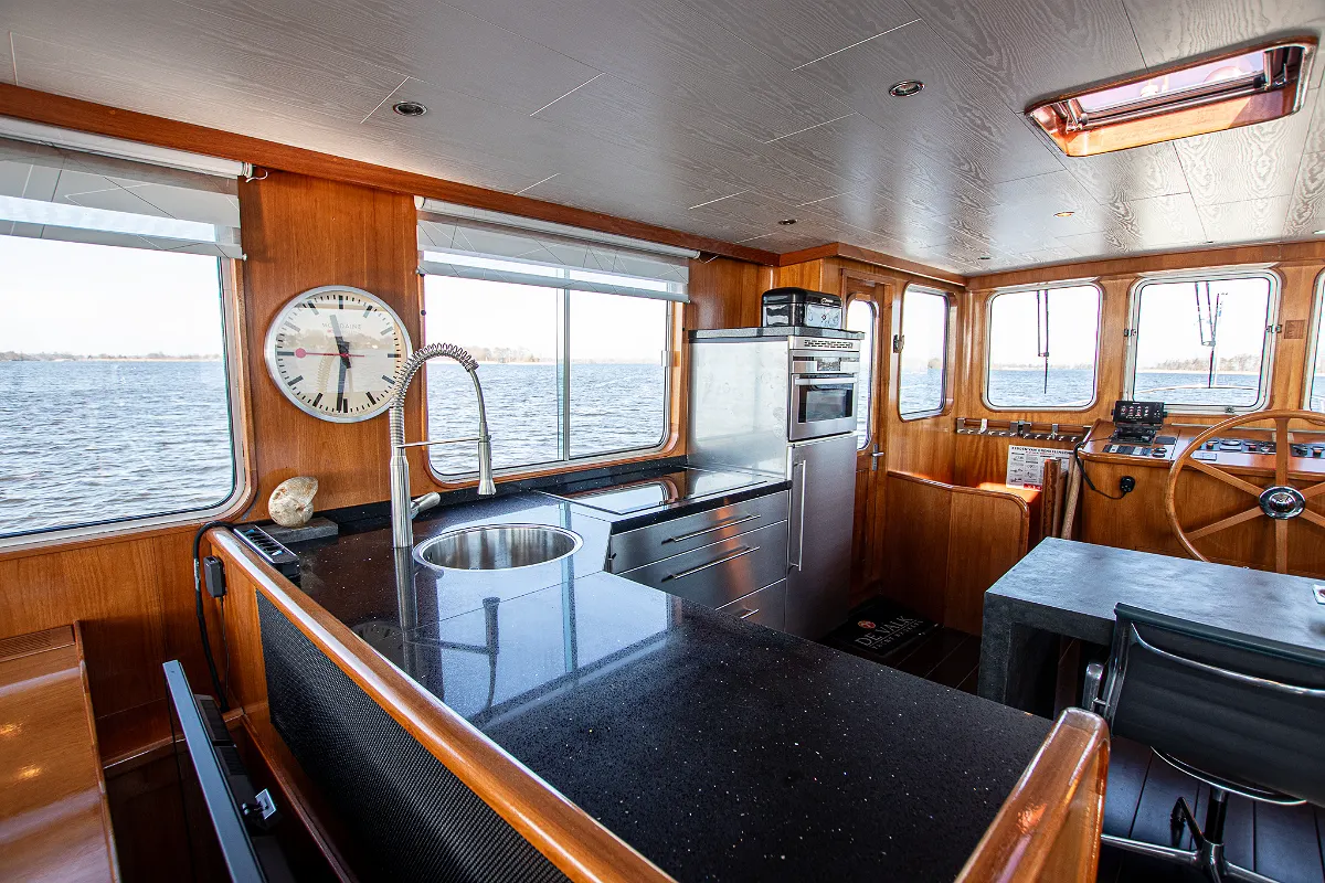 Live Aboard 1800 77