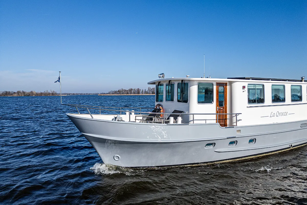 Live Aboard 1800 28