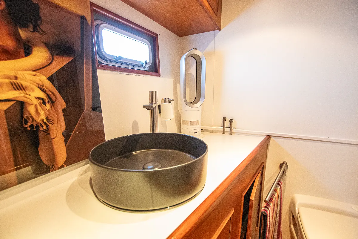 Live Aboard 1800 63