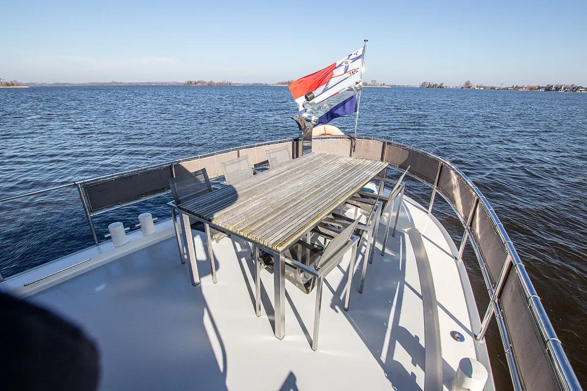 Live Aboard 1800 24