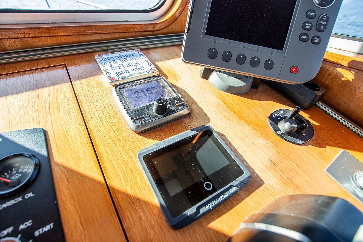 Live Aboard 1800 38