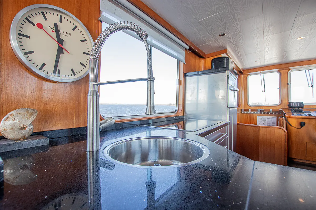 Live Aboard 1800 74