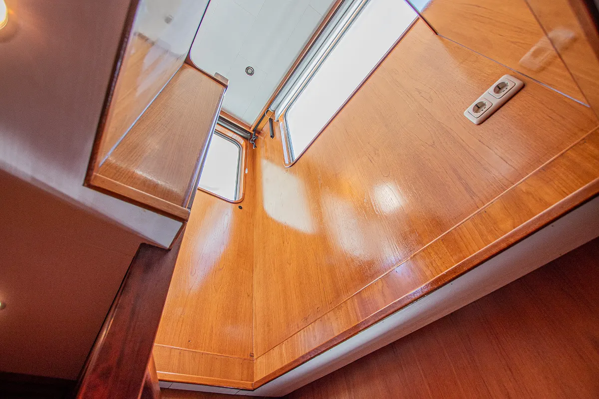 Live Aboard 1800 68