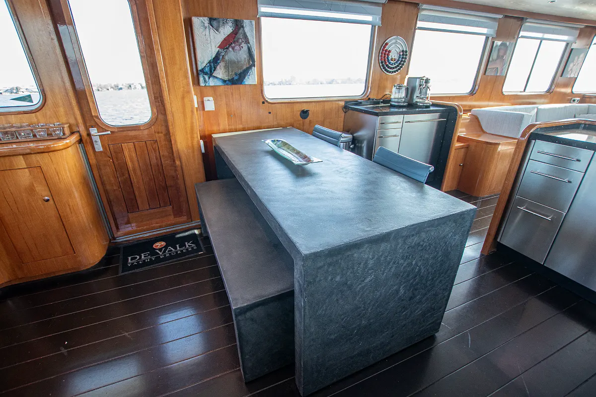 Live Aboard 1800 36