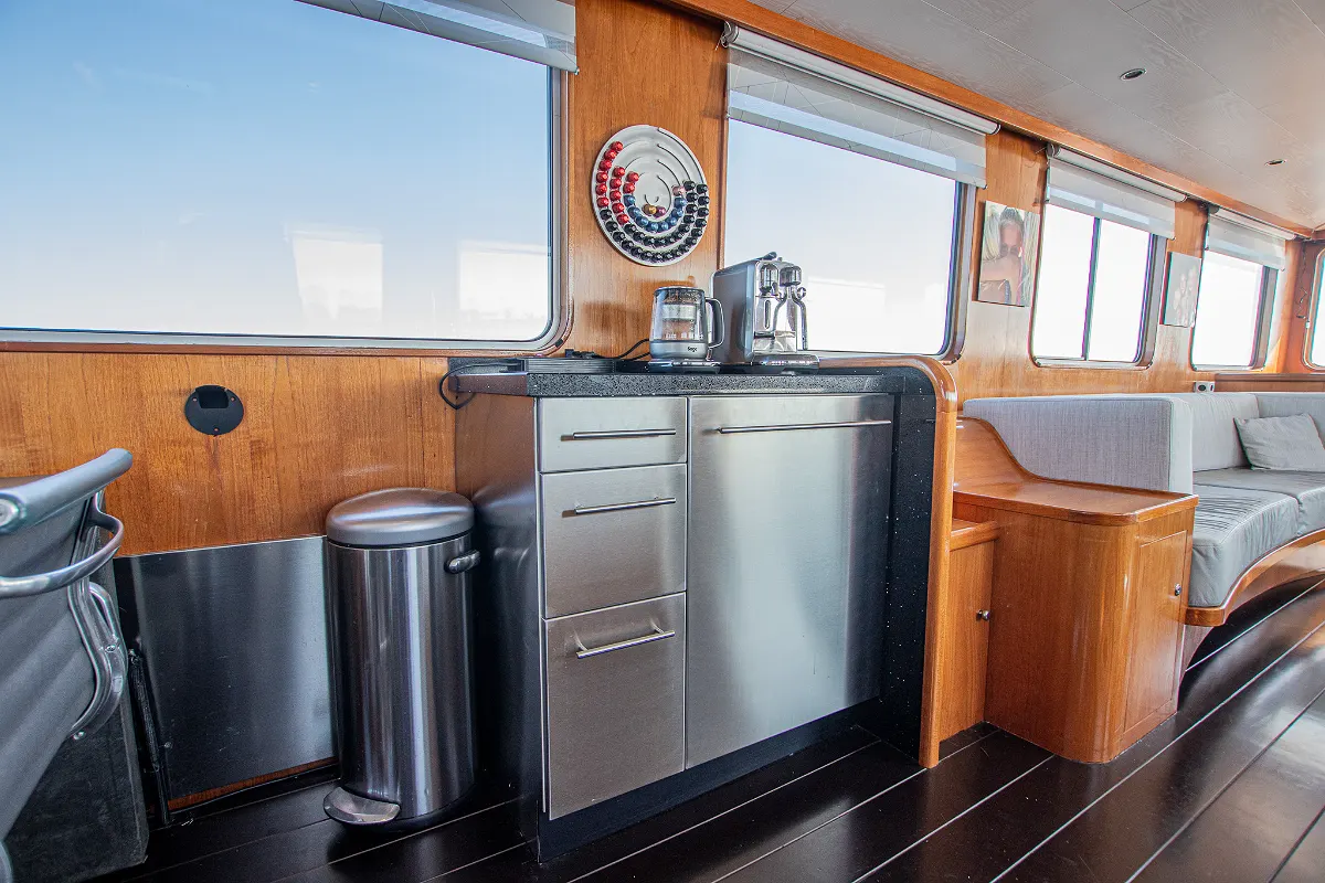 Live Aboard 1800 80