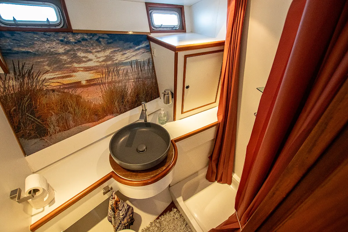 Live Aboard 1800 52