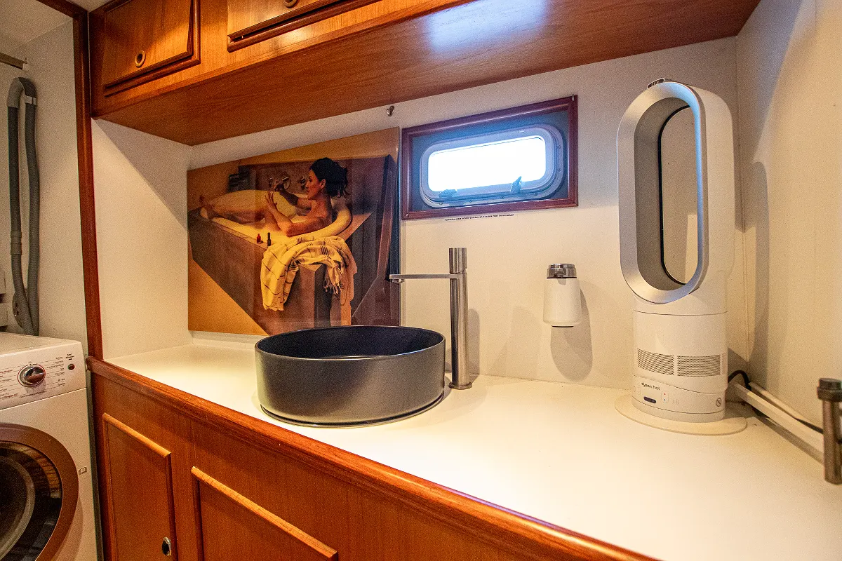 Live Aboard 1800 66